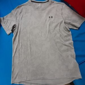 NWOT Mens Underarmour tshirt- fitted